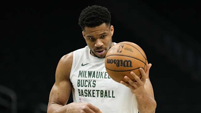 Milwaukee Bucks forward Giannis Antetokounmpo (34) warms up 